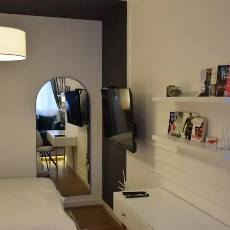 Red Riding Hood Apartman