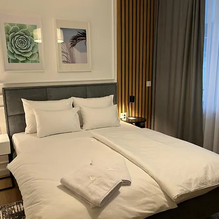 Red Riding Hood Apartman *