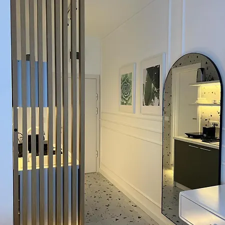 Red Riding Hood Apartman *