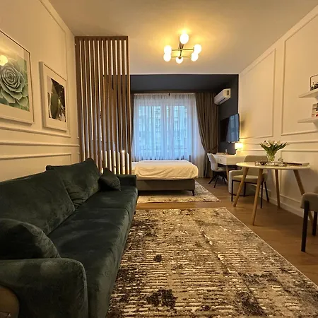 Red Riding Hood Apartman *